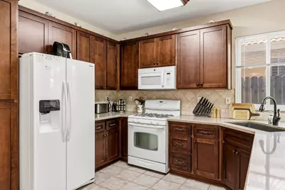 9401 Canmoor Circle, Elk Grove, CA 95758 - Photo 15