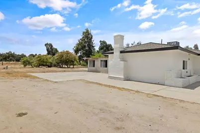 6125 E Mount Whitney, Laton, CA 93242 - Photo 35