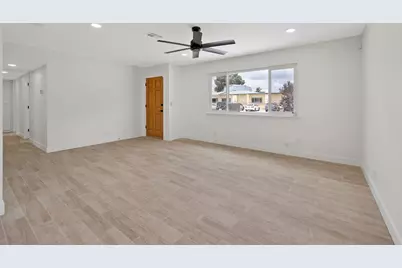 6125 E Mount Whitney, Laton, CA 93242 - Photo 9