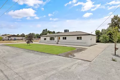 6125 E Mount Whitney, Laton, CA 93242 - Photo 3