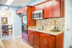 8201 Lake Forest Dr, Sacramento, CA 95826 - Photo 9