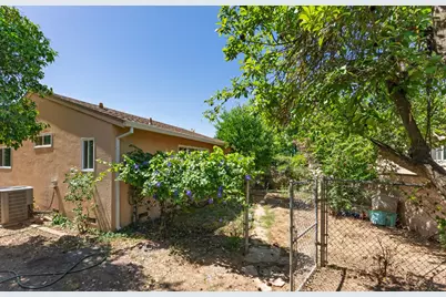 72 Lochmoor Circle, Sacramento, CA 95823 - Photo 11