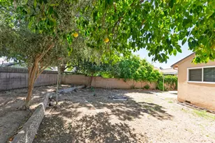 72 Lochmoor Cir, Sacramento, CA 95823 - Photo 13