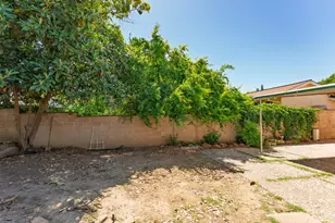72 Lochmoor Cir, Sacramento, CA 95823 - Photo 15