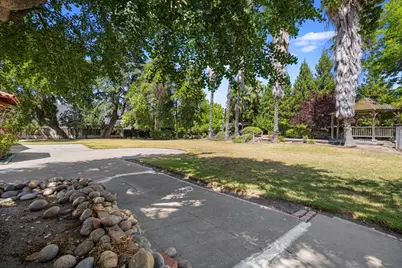 1300 N Berkeley Avenue, Turlock, CA 95380 - Photo 49
