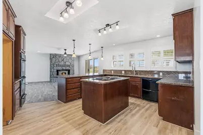 10606 Pioneer Avenue, Oakdale, CA 95361 - Photo 35