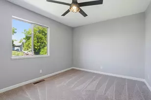 936 Oakbrooke Ct, Modesto, CA 95351 - Photo 23