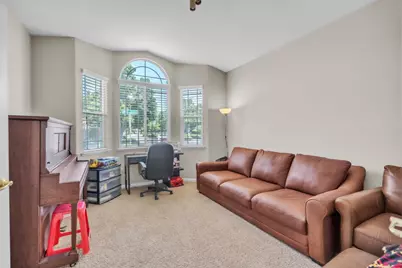 9516 Grasmeer Way, Elk Grove, CA 95624 - Photo 13