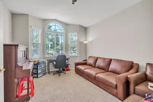 9516 Grasmeer Way, Elk Grove, CA 95624 - Photo 13