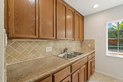 21 W Mayfair Avenue, Stockton, CA 95207 - Photo 17