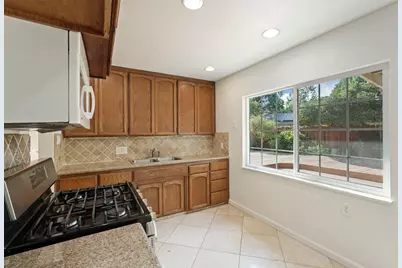 21 W Mayfair Avenue, Stockton, CA 95207 - Photo 19