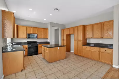 8161 Grisham Way, Elk Grove, CA 95758 - Photo 11