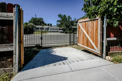 7129 Canaveral Way, North Highlands, CA 95660 - Photo 35