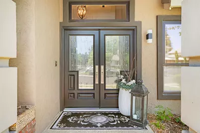 9033 Laguna Lake Way, Elk Grove, CA 95758 - Photo 5