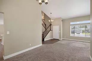 2225 Americana Dr, Roseville, CA 95747 - Photo 9