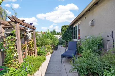 1370 Chestnut Hill Drive, Manteca, CA 95336 - Photo 45