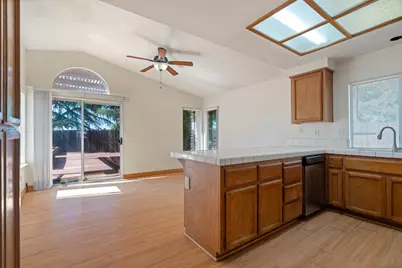 6427 Canyon Creek Way, Elk Grove, CA 95758 - Photo 9