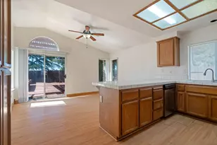 6427 Canyon Creek Way, Elk Grove, CA 95758 - Photo 9