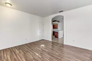 8203 Gardenside Ct, Sacramento, CA 95829 - Photo 7