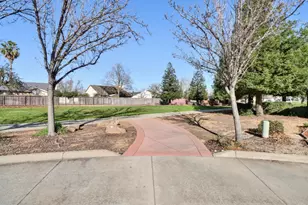8203 Gardenside Ct, Sacramento, CA 95829 - Photo 39