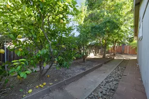 10216 Rockingham Dr, Sacramento, CA 95827 - Photo 37
