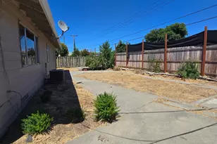 7233 Lindale Dr, Sacramento, CA 95828 - Photo 31