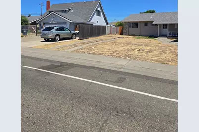 7233 Lindale Drive, Sacramento, CA 95828 - Photo 3