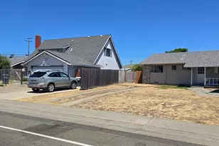 7233 Lindale Dr, Sacramento, CA 95828 - Photo 3
