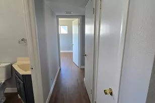 7233 Lindale Dr, Sacramento, CA 95828 - Photo 11