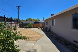 7233 Lindale Dr, Sacramento, CA 95828 - Photo 35