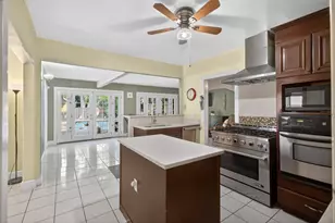 3265 McKinley Blvd, Sacramento, CA 95816 - Photo 11