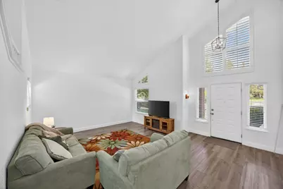 9286 Laguna Green Court, Elk Grove, CA 95758 - Photo 7