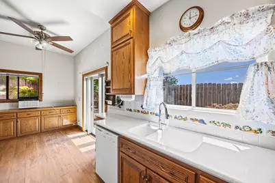 2295 S Crest Avenue, Martinez, CA 94553 - Photo 17