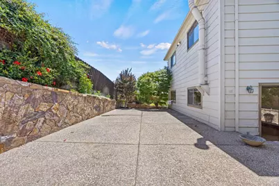 2295 S Crest Avenue, Martinez, CA 94553 - Photo 31