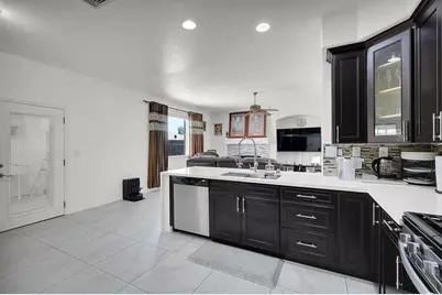 8401 Carriage Oaks Way, Antelope, CA 95843 - Photo 13