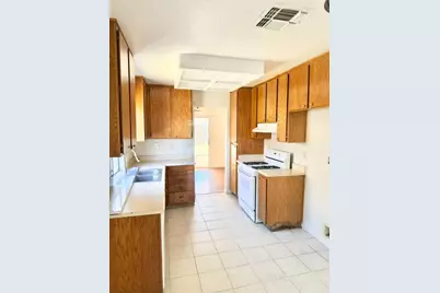 8170 Sarasota, Sacramento, CA 95828 - Photo 5