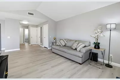 3529 Lindenwood Way, Sacramento, CA 95826 - Photo 5