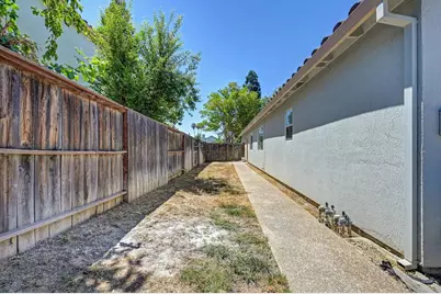 8759 Fobes Dr, Antelope, CA 95843 - Photo 27