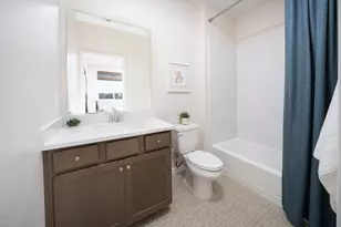 6819 W Oyster Point Ln, Stockton, CA 95219 - Photo 5