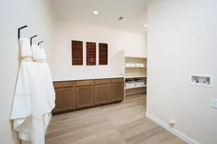 6819 W Oyster Point Ln, Stockton, CA 95219 - Photo 11