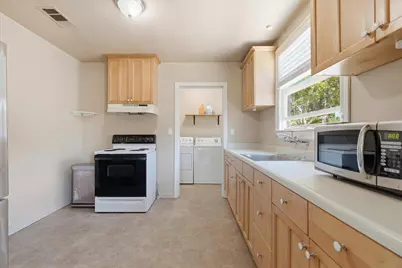 2540 28th Street, Sacramento, CA 95818 - Photo 11