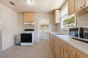 2540 28th St, Sacramento, CA 95818 - Photo 11
