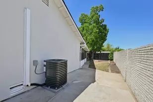 6439 Villa Dr, Sacramento, CA 95842 - Photo 31