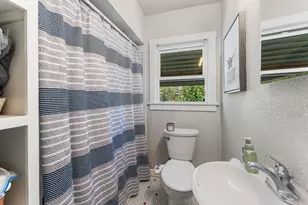 910 35th St, Sacramento, CA 95816 - Photo 17