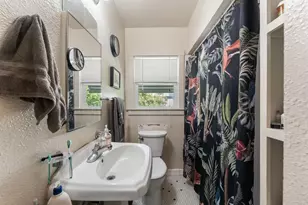 910 35th St, Sacramento, CA 95816 - Photo 27