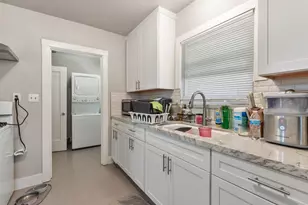 910 35th St, Sacramento, CA 95816 - Photo 11