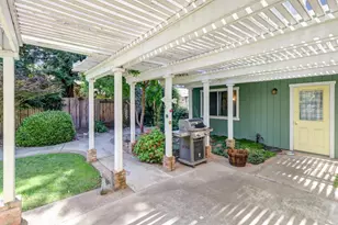 3925 Woodpointe Cir, Sacramento, CA 95821 - Photo 43