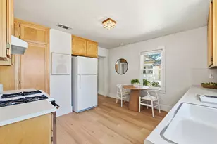 857 38th St, Sacramento, CA 95816 - Photo 9