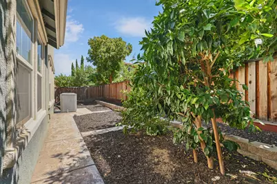 566 W Bonaventure Avenue, Mountain House, CA 95391 - Photo 37
