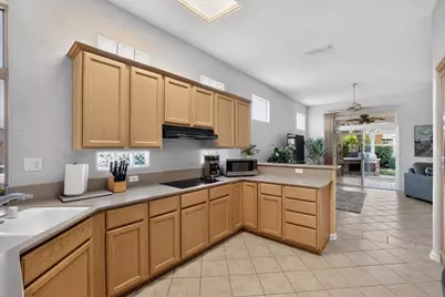 201 Stamos, Roseville, CA 95747 - Photo 15